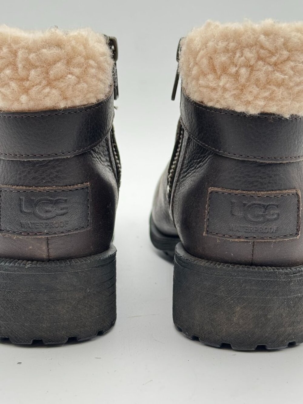 UGG Benson Boots II Sz 7 Espresso Brown Leather Shearling Trim Harness Side Zip - Picture 5 of 9